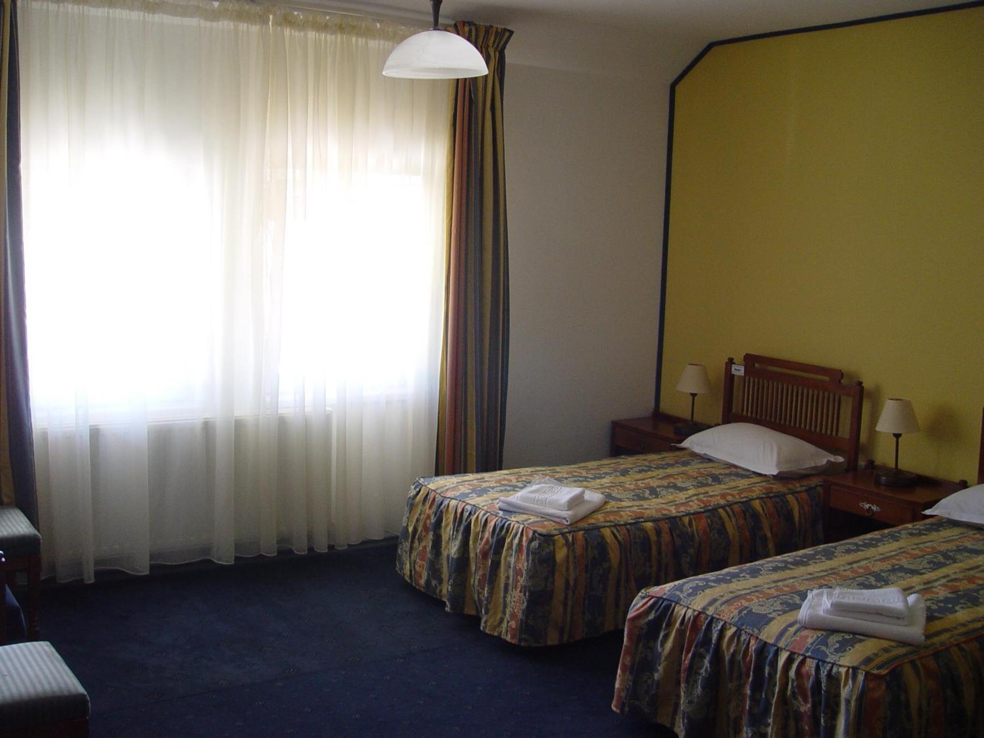 Hotel Astra Braşov Extérieur photo